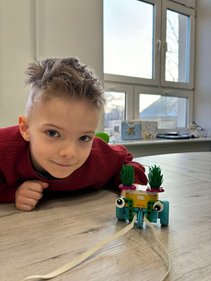 Lekcja robotyki w klasie 1