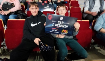 Uczniowie „trójki” na meczu piłki ręcznej