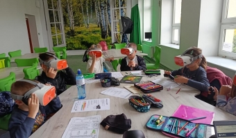 ZAJĘCIA PRZYRODNICZE W KLASIE II A Z OKULARAMI VR.