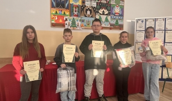 Element świąteczny w symetrii osiowej